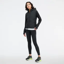 ODZIEZ BIEGOWA|BIEGANIE*New Balance ODZIEZ BIEGOWA|BIEGANIE Kurtka damska WJ33256BK – czarna
