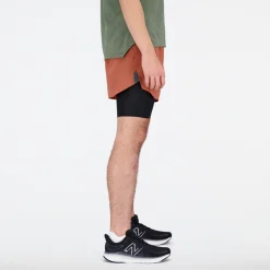 ODZIEZ BIEGOWA|BIEGANIE*New Balance ODZIEZ BIEGOWA|BIEGANIE Spodenki męskie MS23282MHY – brązowe