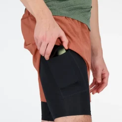 ODZIEZ BIEGOWA|BIEGANIE*New Balance ODZIEZ BIEGOWA|BIEGANIE Spodenki męskie MS23282MHY – brązowe